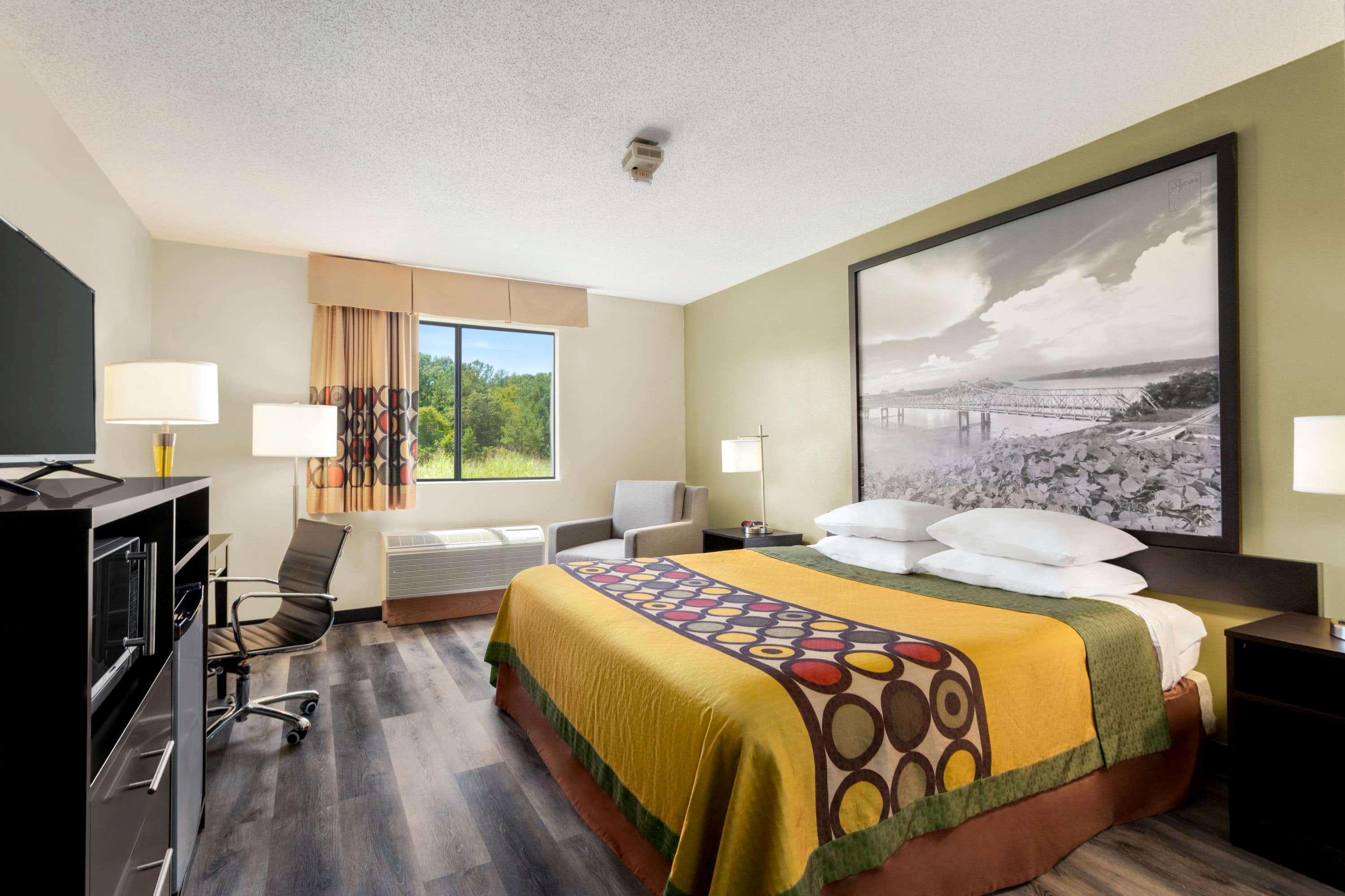 Super 8 By Wyndham Clinton Hotel Bagian luar foto