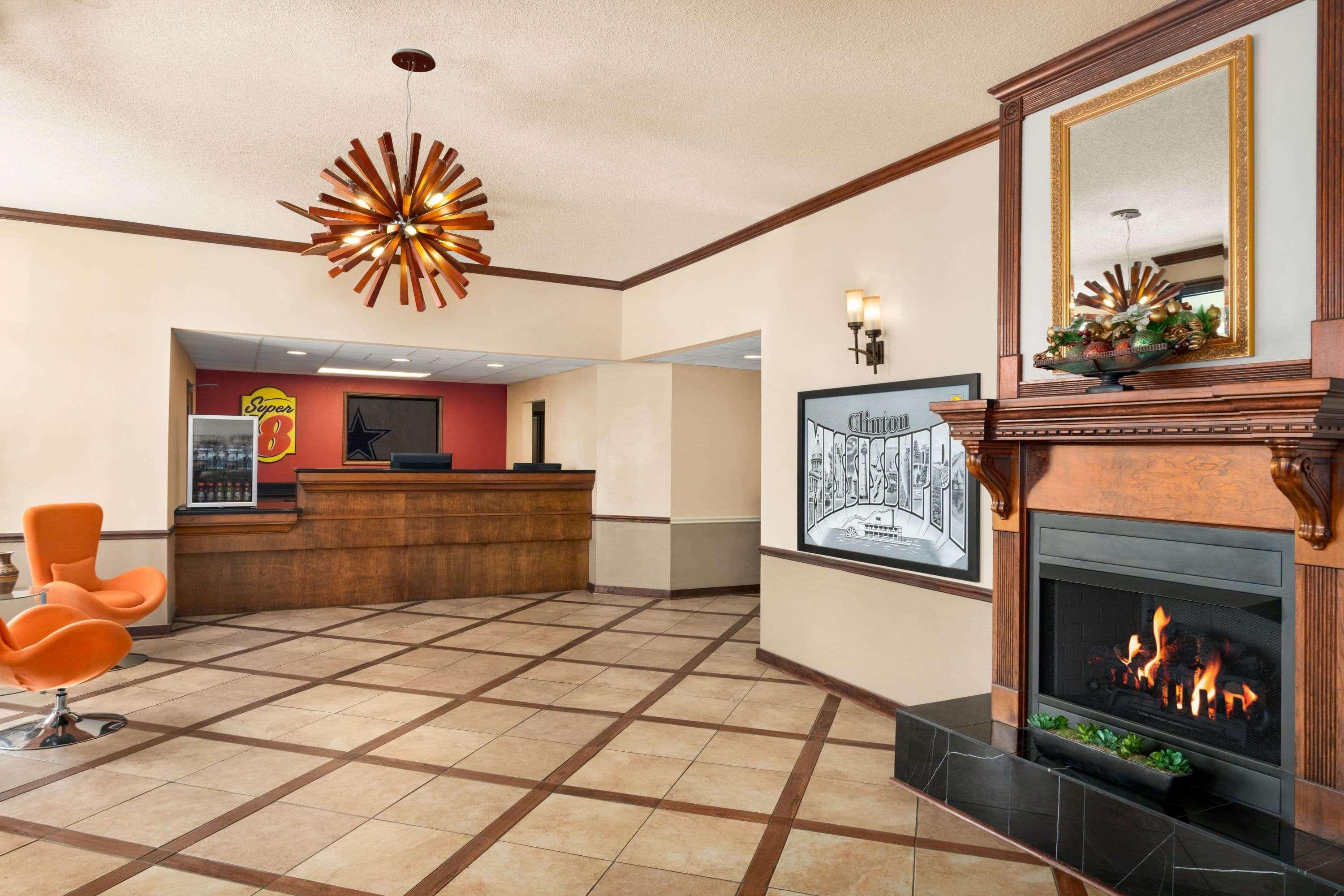Super 8 By Wyndham Clinton Hotel Bagian luar foto